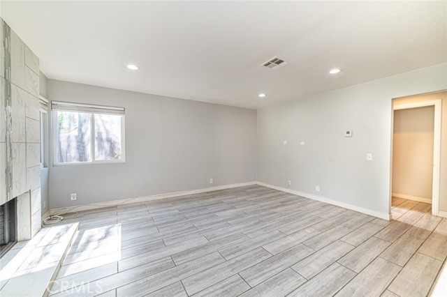 Detail Gallery Image 8 of 22 For 22936 Brookhollow, Moreno Valley,  CA 92557 - 4 Beds | 2/1 Baths