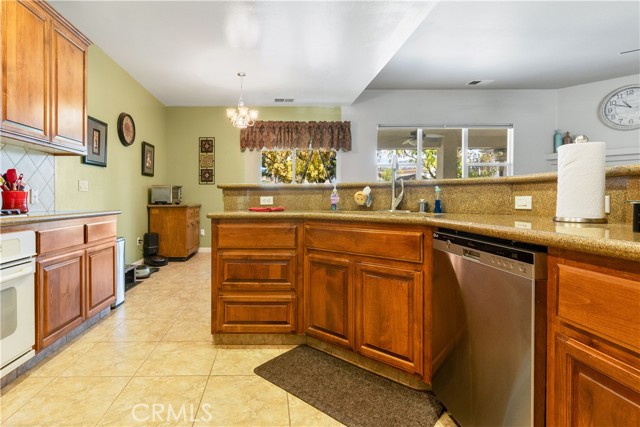 Detail Gallery Image 10 of 29 For 12508 Montbatten Pl, Bakersfield,  CA 93312 - 4 Beds | 2/1 Baths