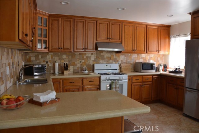 Detail Gallery Image 3 of 11 For 22445 Dolorosa, Woodland Hills,  CA 91367 - 3 Beds | 2 Baths