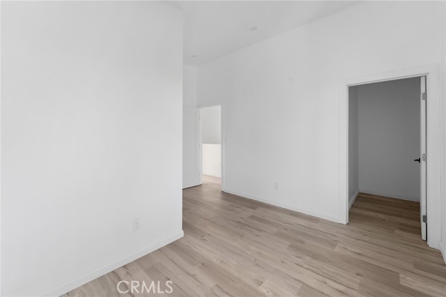 Detail Gallery Image 13 of 19 For 8514 Wilbur Ave, Northridge,  CA 91324 - 3 Beds | 3 Baths