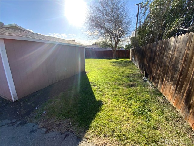 Detail Gallery Image 7 of 11 For 18236 Owen, Fontana,  CA 92335 - 3 Beds | 1 Baths