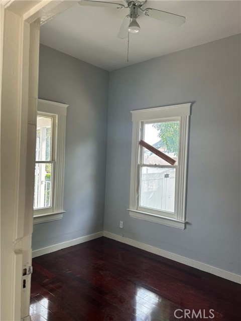 121 W 18th Street, Santa Ana CA: https://media.crmls.org/medias/9cbe5155-6af1-4c7b-8041-2a94a207add5.jpg