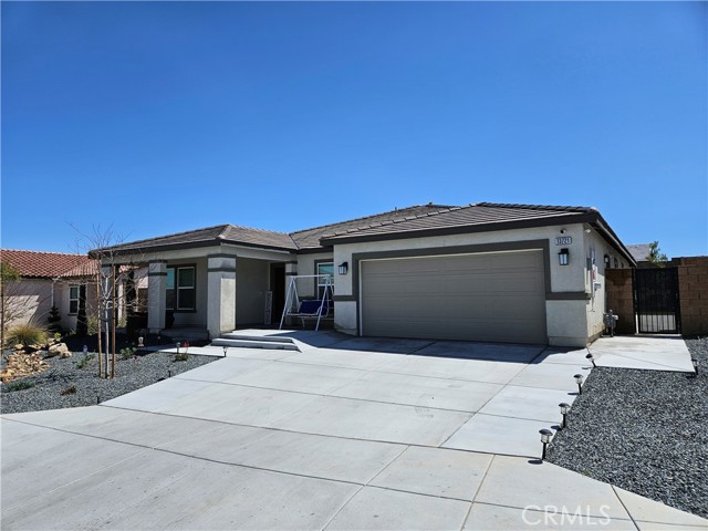 Detail Gallery Image 1 of 17 For 13721 Carver Ct, Victorville,  CA 92392 - 5 Beds | 3 Baths