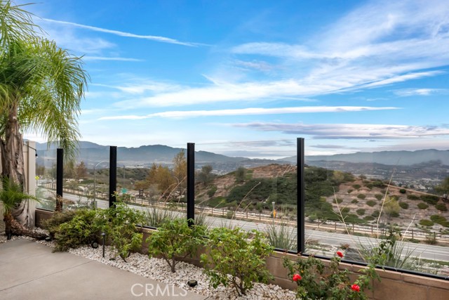 Detail Gallery Image 4 of 60 For 18348 Cachet, Canyon Country,  CA 91350 - 5 Beds | 5 Baths