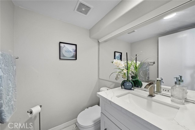 Detail Gallery Image 10 of 30 For 839 S Yellowstone Way, Anaheim,  CA 92808 - 2 Beds | 2/1 Baths