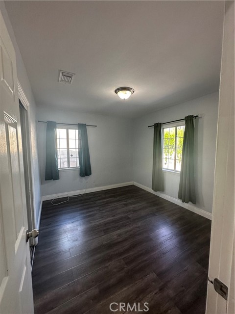 Detail Gallery Image 2 of 15 For 17443 Cohasset St, Van Nuys,  CA 91406 - 2 Beds | 1 Baths