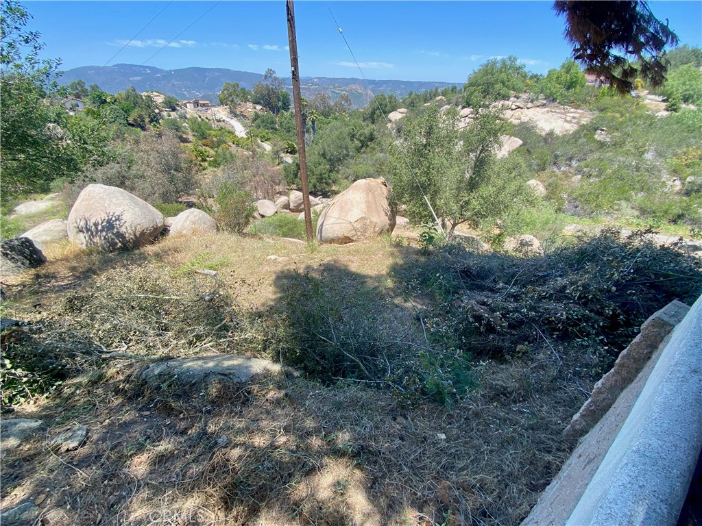 https://media.crmls.org/medias/9cc13209-6726-4f24-b1ec-86061c8ee569.jpg?preset=X-Large