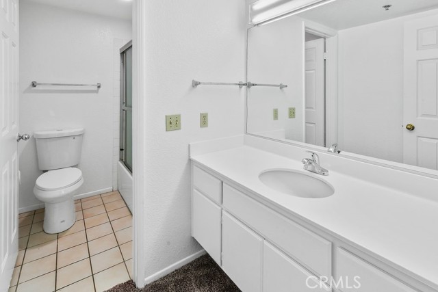 Detail Gallery Image 13 of 17 For 675 Oak Run #203,  Oak Park,  CA 91377 - 2 Beds | 2 Baths