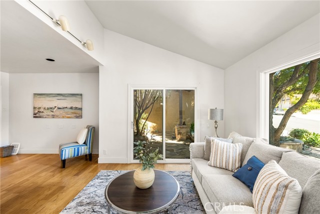 26811 Via Matador, Mission Viejo CA: https://media.crmls.org/medias/9cc36d13-3ad0-40fe-98e3-4bafc8491cc1.jpg