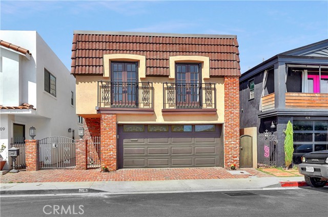 Detail Gallery Image 3 of 39 For 415 Canal St, Newport Beach,  CA 92663 - 4 Beds | 2/1 Baths