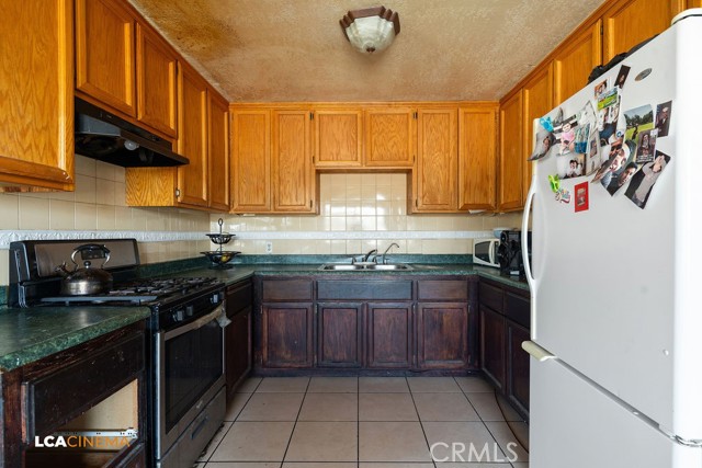 2116 Potomac, Bakersfield CA: https://media.crmls.org/medias/9cc4eba5-4d82-4f20-8b23-fe6888773010.jpg