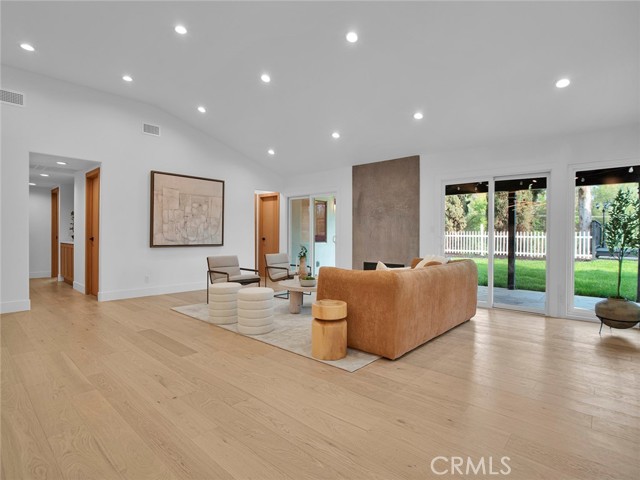 Image 19 of 51 For 24100 Philiprimm Street
