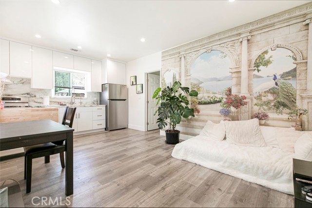 1748 Opechee Way, Glendale CA: https://media.crmls.org/medias/9cc590e7-e422-4cc8-8a31-b55b3e3a972d.jpg
