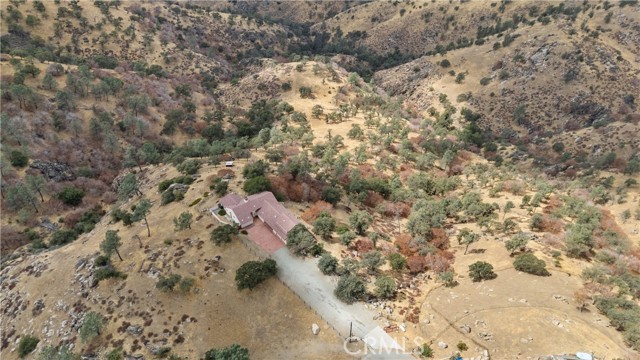 30721 Condor Place, Tehachapi CA: https://media.crmls.org/medias/9cc5b0c3-c9af-494f-bb2c-5b95465c5c3c.jpg