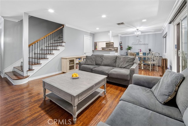 Detail Gallery Image 7 of 31 For 7046 De Celis Pl #7,  Lake Balboa,  CA 91406 - 2 Beds | 2/1 Baths