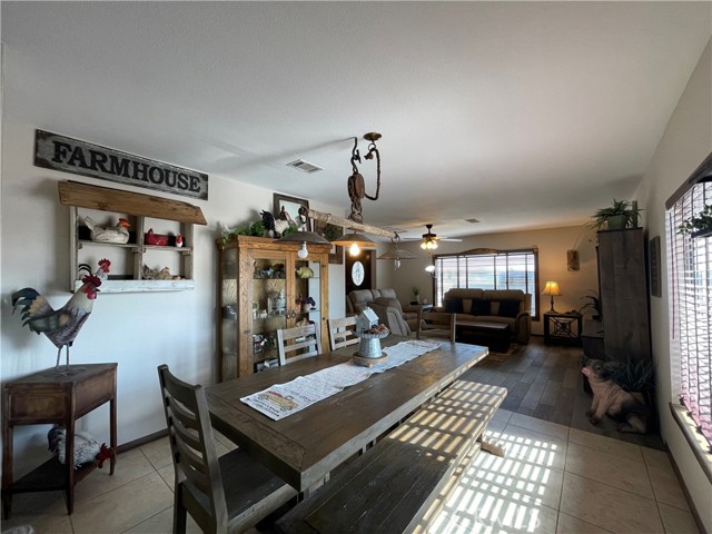 Detail Gallery Image 17 of 56 For 18428 Siskiyou Rd, Apple Valley,  CA 92307 - 3 Beds | 2 Baths