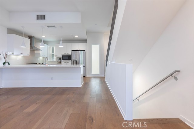 4831 Craner Avenue, North Hollywood CA: https://media.crmls.org/medias/9cc7a1d4-d54e-4e97-9bf5-d011a5f6a71b.jpg