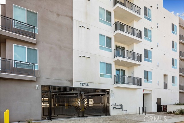 11714 Archwood Street, North Hollywood CA: https://media.crmls.org/medias/9cc7aae1-2983-4ff0-bd17-ce9b158ecaf2.jpg