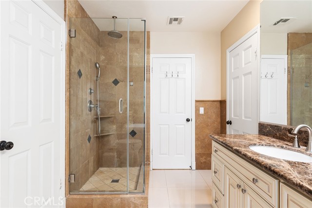 5005 Delita Place, Woodland Hills CA: https://media.crmls.org/medias/9cc7e021-8767-4674-bc23-9512072def96.jpg