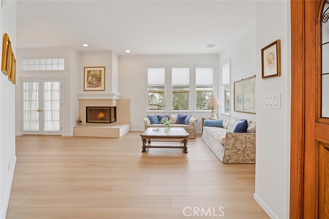 1034 Isabella Avenue, Coronado CA: https://media.crmls.org/medias/9cc8fec6-7d36-4ac1-8859-8b122bab7f69.jpg
