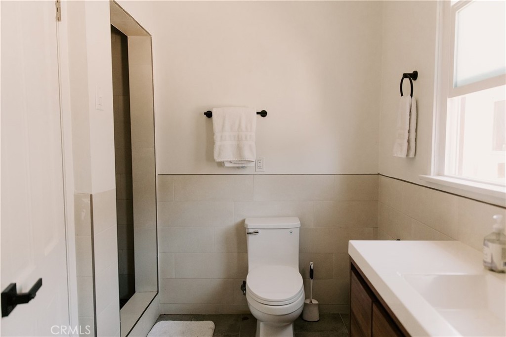 https://media.crmls.org/medias/9cca2010-de3e-405f-80e4-2ddc25b693ed.jpg?preset=X-Large