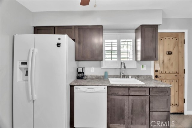 15728 Stevens Avenue, Bellflower CA: https://media.crmls.org/medias/9cce2066-6afc-4967-8883-534366d33a37.jpg
