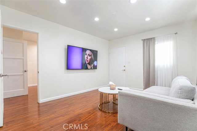 343 Concord Street, Glendale CA: https://media.crmls.org/medias/9cceb85b-ede5-4cd4-b6a4-23ad529b2552.jpg