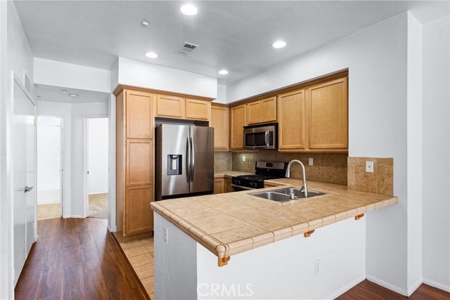 500 N Willowbrook Avenue, Compton CA: https://media.crmls.org/medias/9ccee028-48ff-49ff-a918-d1d0b44b7c7f.jpg