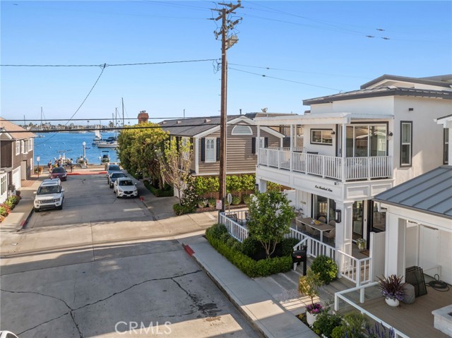 Detail Gallery Image 29 of 35 For 109 Onyx Ave, Newport Beach,  CA 92662 - 3 Beds | 4/1 Baths