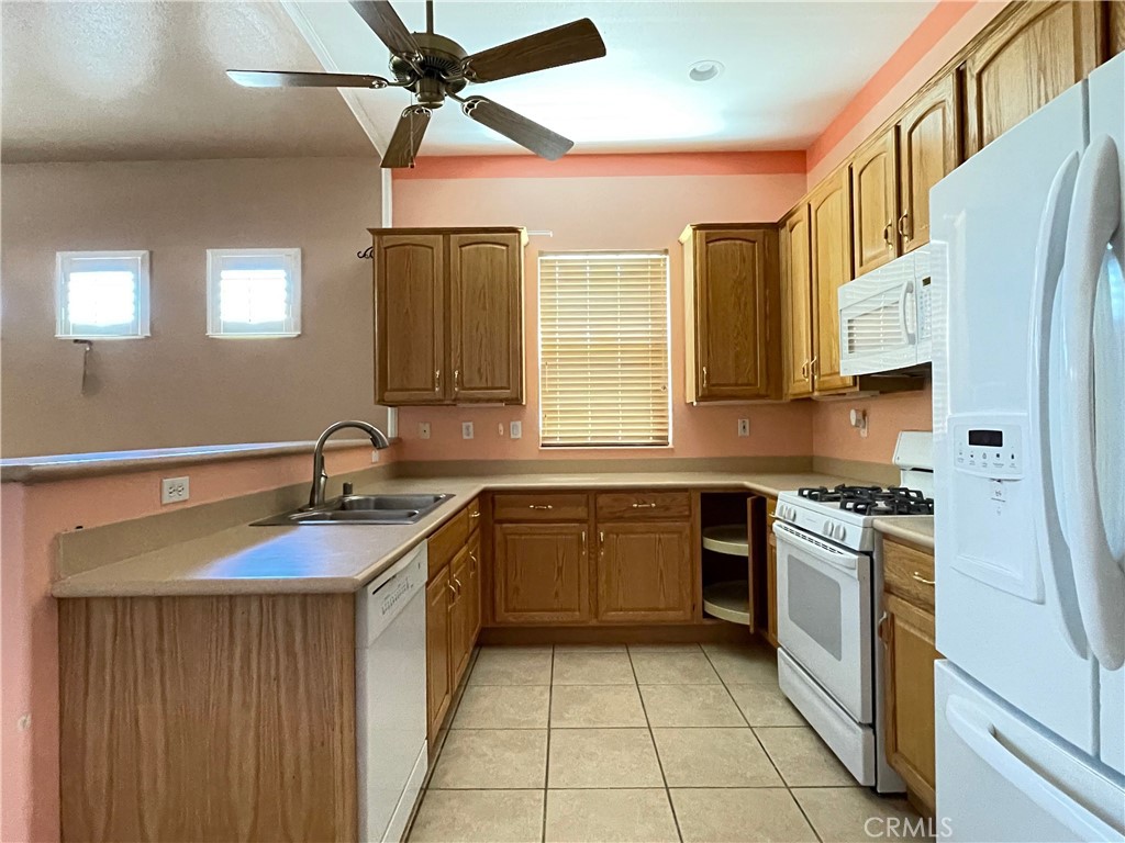 https://media.crmls.org/medias/9ccf90c0-1f56-43fa-ba11-b9caffa2f3b8.jpg?preset=X-Large