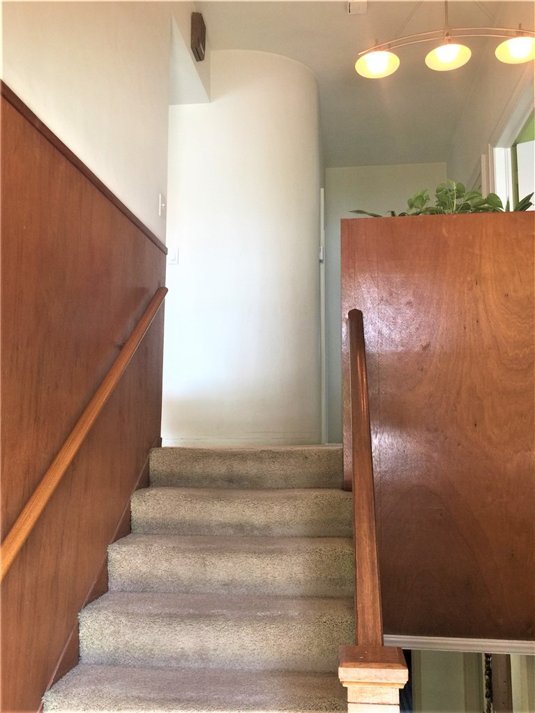 915 9th Street, Hermosa Beach, California 90254, 6 Bedrooms Bedrooms, ,2 BathroomsBathrooms,Residential,Sold,9th,SB22020635