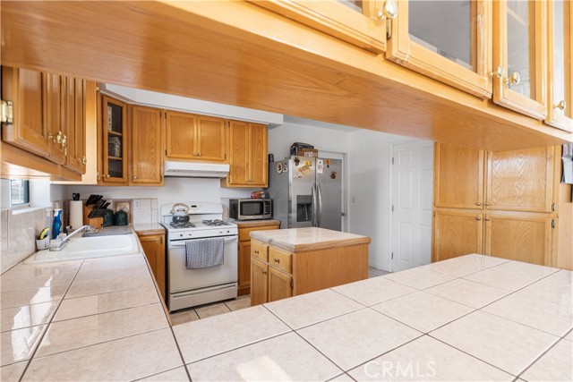9824 Evelyn Avenue, California City CA: https://media.crmls.org/medias/9cd064c9-ca97-4806-973a-61aafde73d1a.jpg