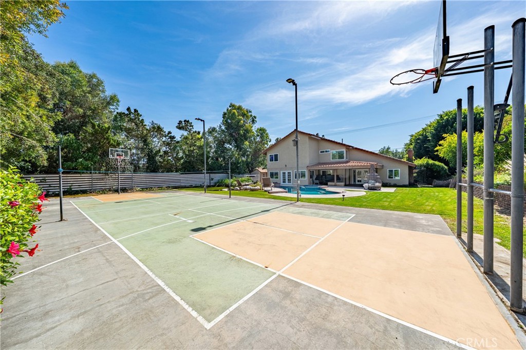 https://media.crmls.org/medias/9cd0cb08-4821-4cf7-942c-d1f1d3aaf6c8.jpg?preset=X-Large