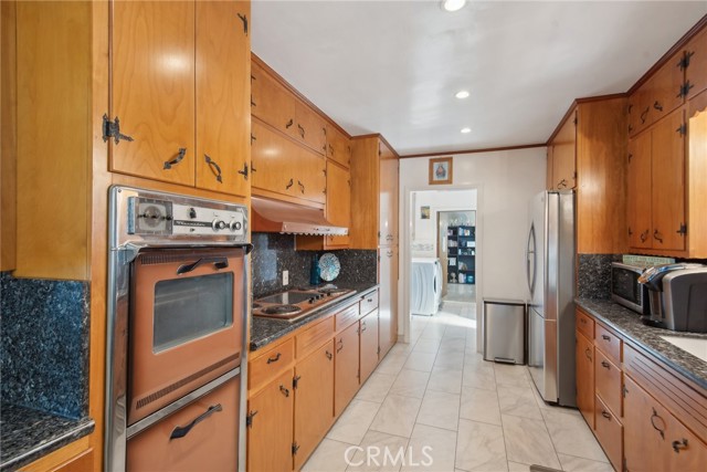 Image 13 of 52 For 12268 Samoline Avenue