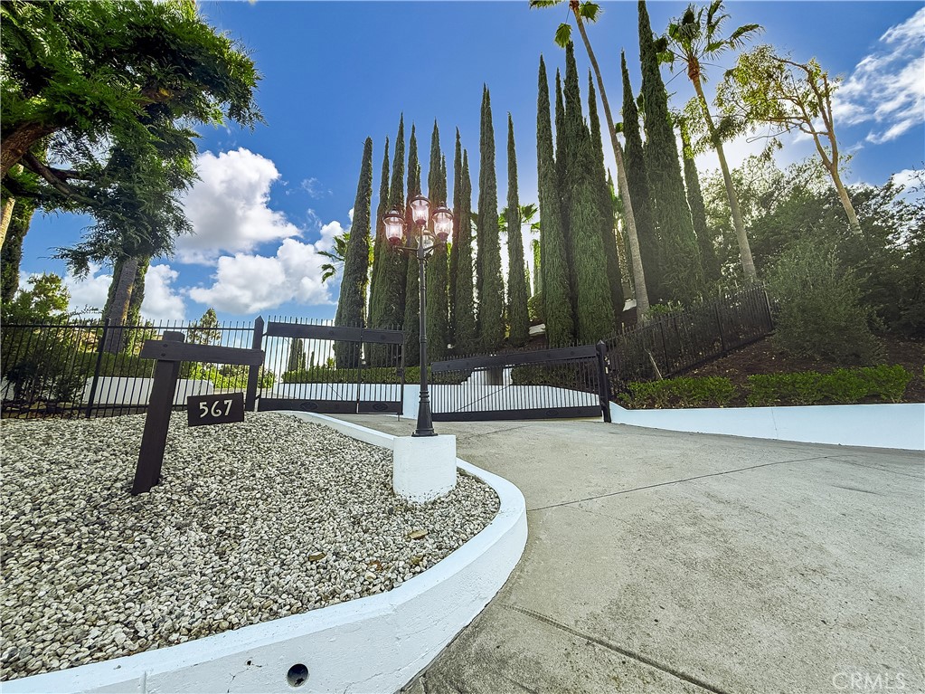 https://media.crmls.org/medias/9cd1ca78-60d2-4c75-b5ff-63251dbd3785.jpg?preset=X-Large