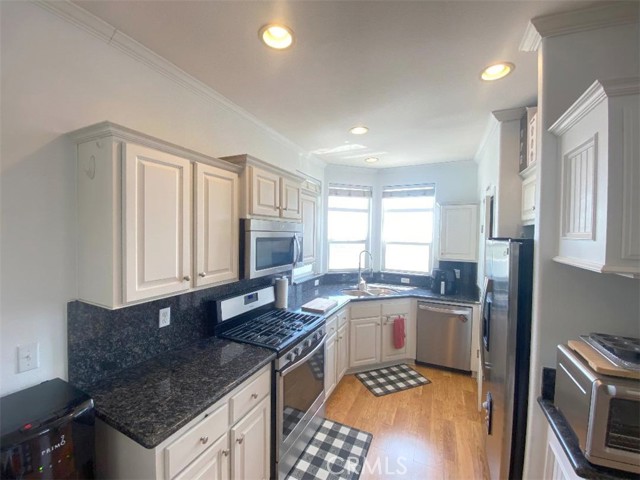 21752 Pacific coast hwy., Huntington Beach CA: https://media.crmls.org/medias/9cd20963-d4e2-4ccf-8e6a-9b6e5954410b.jpg