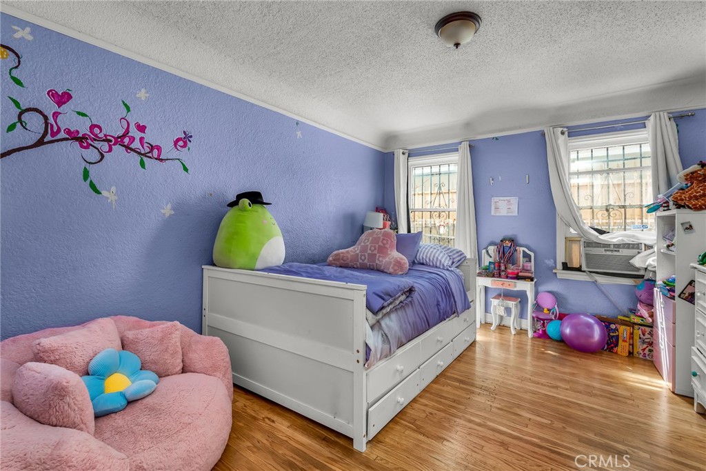 https://media.crmls.org/medias/9cd23b43-683e-4ed5-a3c8-e52880ddd3be.jpg?preset=X-Large