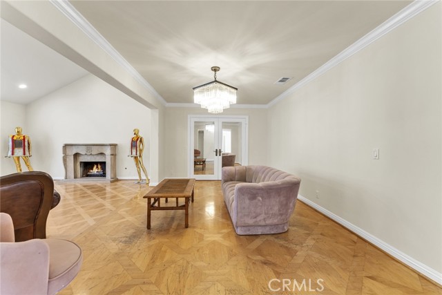 Detail Gallery Image 10 of 32 For 2412 Jupiter, Los Angeles,  CA 90046 - 6 Beds | 5 Baths