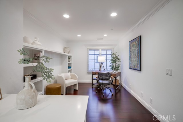 2569 Bungalow Place, Corona del Mar CA: https://media.crmls.org/medias/9cd33ab2-e872-4a16-baec-68e882bf4ccb.jpg