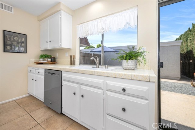 Detail Gallery Image 24 of 68 For 6638 Southampton Dr, Cypress,  CA 90630 - 4 Beds | 3 Baths