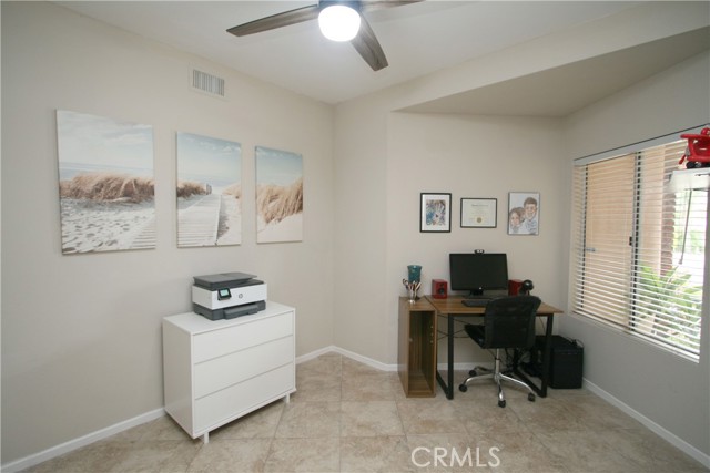 Detail Gallery Image 8 of 19 For 15344 Regatta Way, Lake Elsinore,  CA 92530 - 4 Beds | 2 Baths