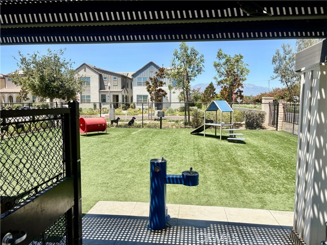 8408 Spirit St, Chino CA: https://media.crmls.org/medias/9cd45938-bf17-475c-976c-8b84ed668b15.jpg