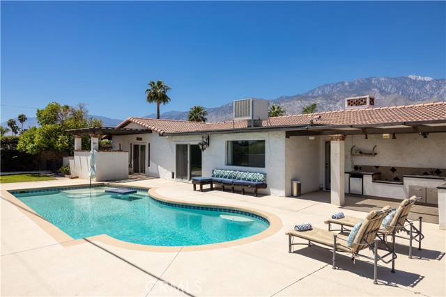 2290 N Victoria, Palm Springs CA: https://media.crmls.org/medias/9cd4ec0f-8fcb-4a8b-8ee5-c70853908f9a.jpg