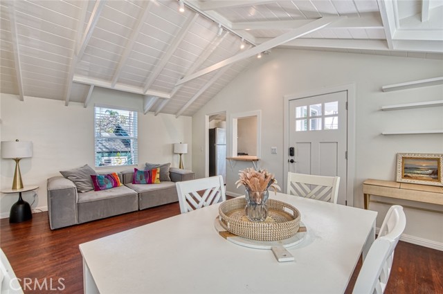 Detail Gallery Image 3 of 27 For 368 Oak #B,  Laguna Beach,  CA 92651 - 1 Beds | 1 Baths