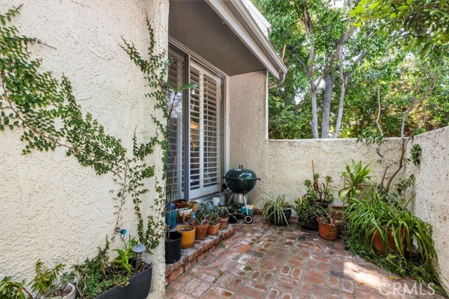 Detail Gallery Image 26 of 33 For 4185 Colfax Ave #D,  Studio City,  CA 91604 - 3 Beds | 3 Baths