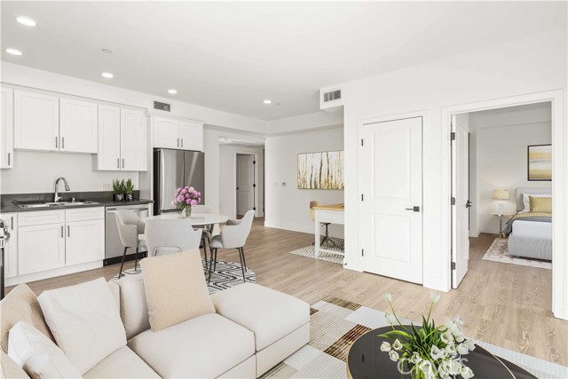 11714 Archwood Street, North Hollywood CA: https://media.crmls.org/medias/9cd6a6e1-bd51-4ad3-931e-f35cf7b07586.jpg