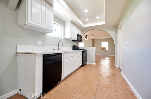 Detail Gallery Image 4 of 16 For 1469 Holly Ave, Colton,  CA 92324 - 2 Beds | 1/1 Baths