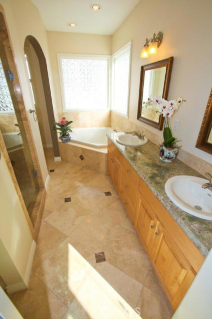 215 Irena Avenue, Redondo Beach, California 90277, 4 Bedrooms Bedrooms, ,3 BathroomsBathrooms,Residential,Sold,Irena,S11023009