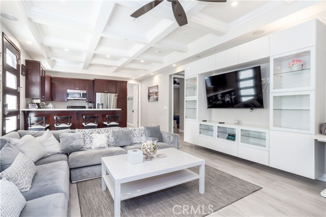 Detail Gallery Image 6 of 20 For 17161 Kingsbury St, Granada Hills,  CA 91344 - 3 Beds | 2 Baths