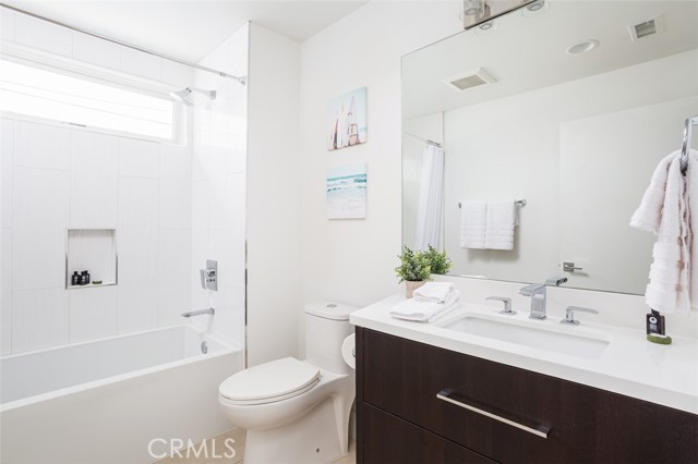 415 1/2 Marguerite Avenue, Corona del Mar CA: https://media.crmls.org/medias/9cd843ec-7ffc-42b0-aa14-ae6b65a815d2.jpg